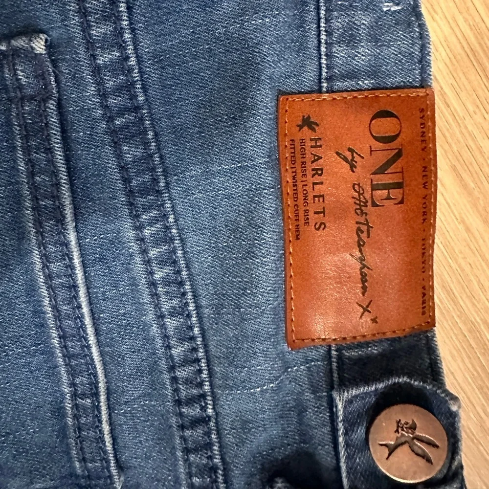 One by One Teaspoon denim shorts size 28; like new! - Picture 5 of 9